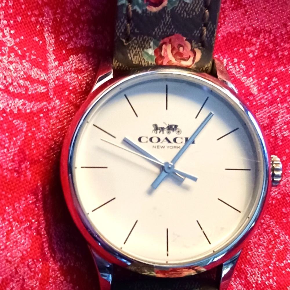 COACH NWOT new battery rare leather band flowers watch.